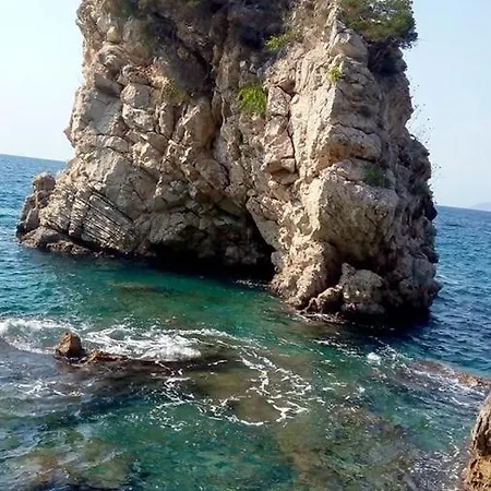 Spacious In + Balcony Apartment *
