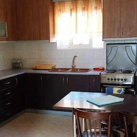 Spacious In + Balcony Apartment Sarandë