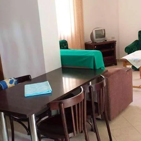Spacious In + Balcony Apartment Sarandë