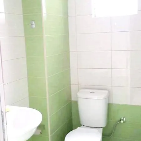 Spacious In + Balcony Apartament Saranda