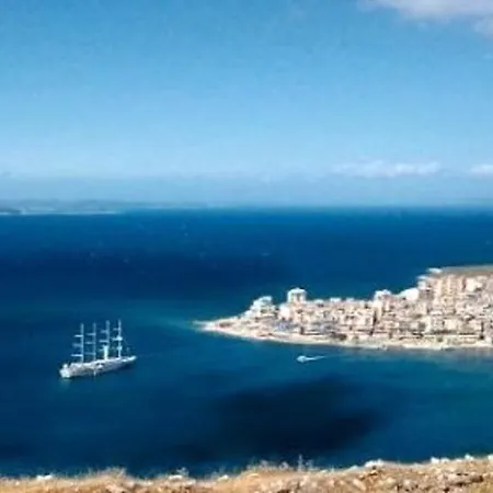 Spacious In + Balcony Apartament Saranda